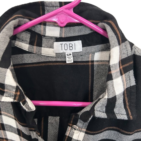Tobi Collared Flannel Distressed Plaid Cropped Blouse in Black/White Size S - Picture 5 of 5